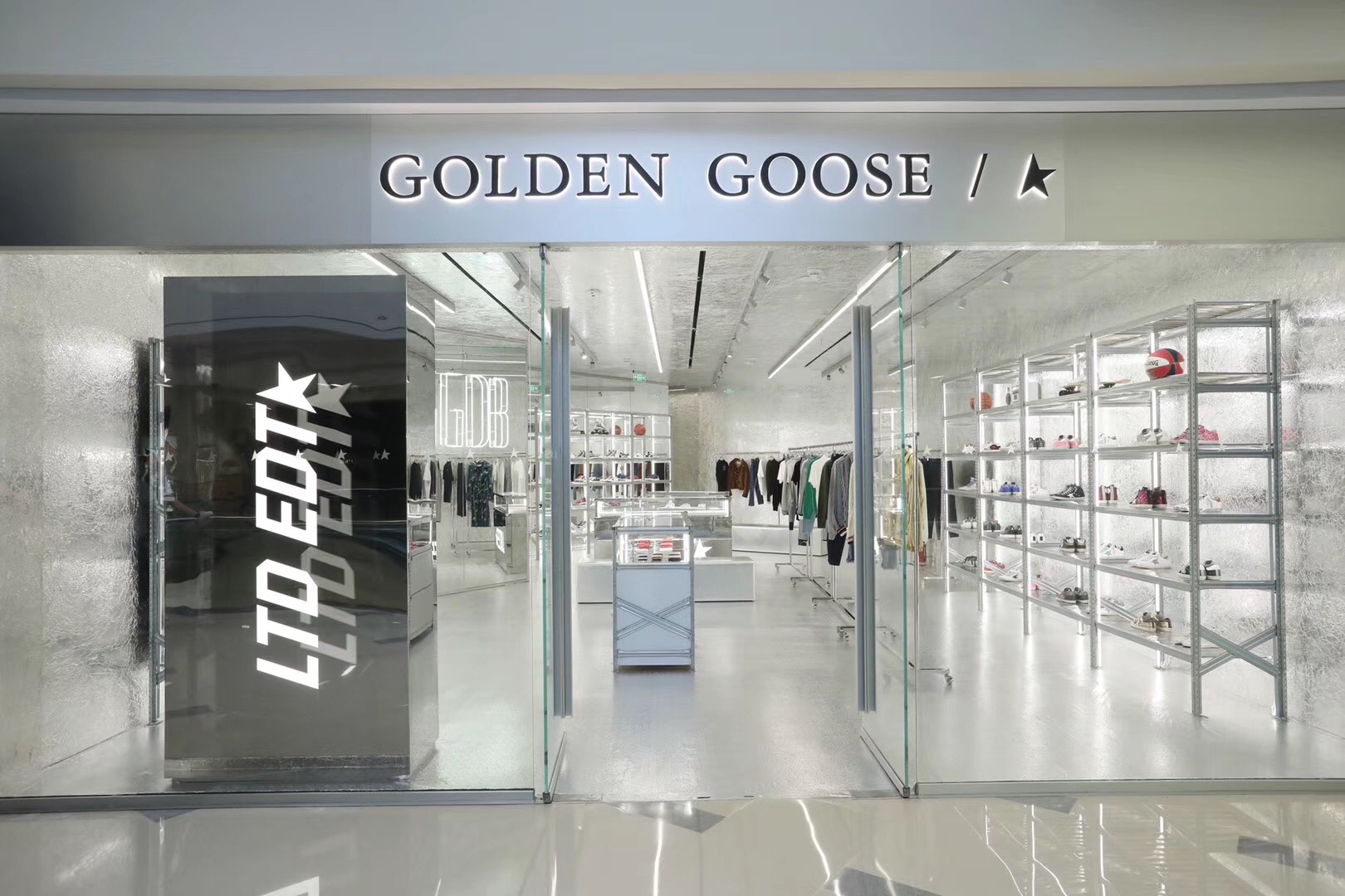 华南首家意大利高端潮流品牌golden goose入驻深圳万象城